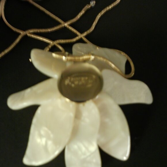 Ann Taylor Faux MOP Flower Lariat Necklace-Adjustable Length - Picture 5 of 6